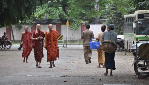 calugari budisti in Myanmar