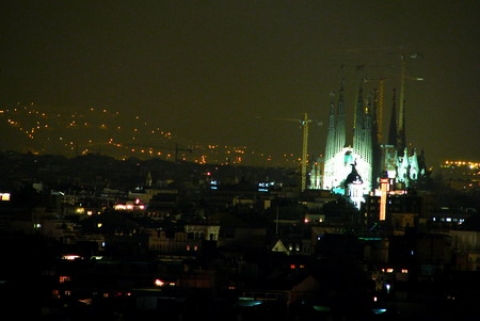Sagrada Familia in noapte