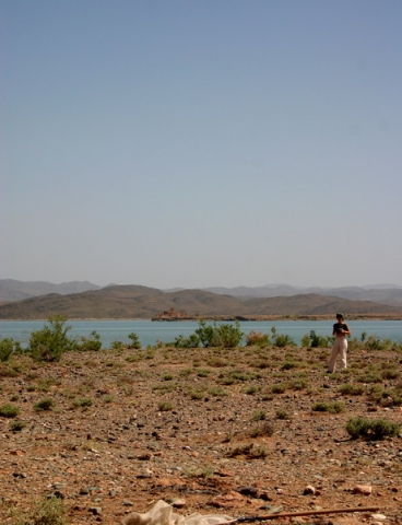 79 - Pe malul lacului Ouarzazate