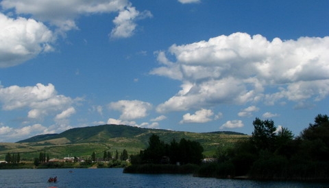 La Lacul Ghioroc