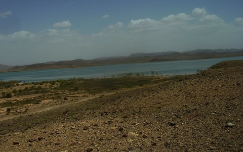 64 - Pe malul lacului Ouarzazate