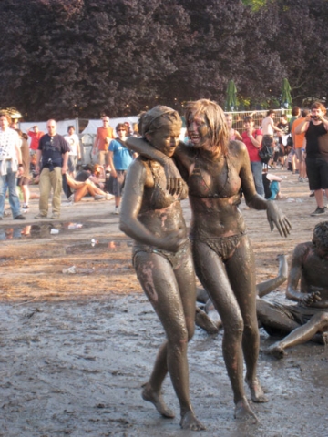babes in mud