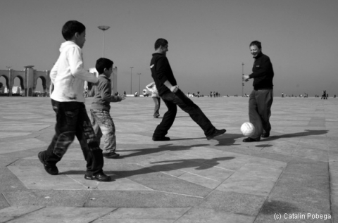 fotbal in fata moscheei Hassan